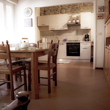 Casa Vacanza Ilia Пеша Екстериор снимка